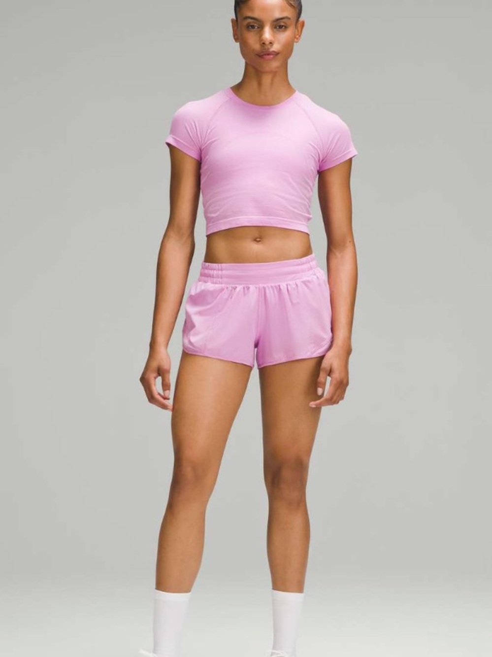 Lululemon Hotty Hot Low-Rise Lined Short 2.5"
Dahlia Mauve Size 2